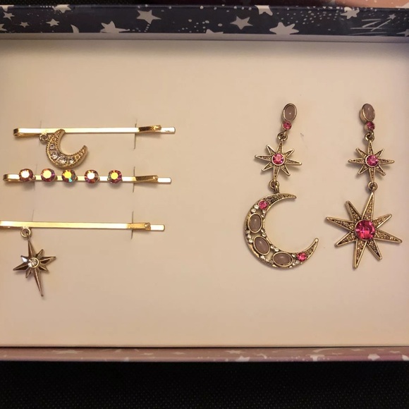 Betsey Johnson Gold Tone Moon & Star Mismatch Drop Earrings & 3PC Bobby Pin Set - Picture 2 of 9